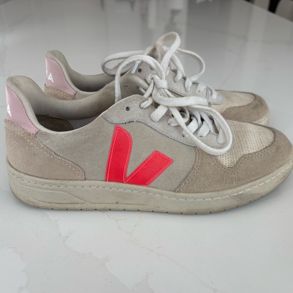 Veja V-10 Suede Sneakers. Beige with Neon Pink Accent. Size 7 - Picture 7 of 11